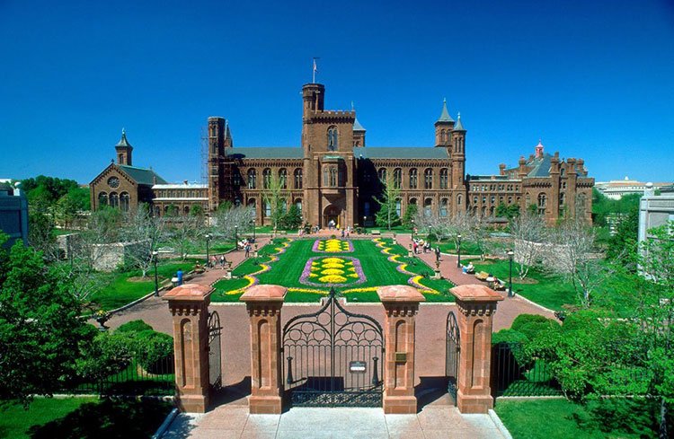 21---Smithsonian-National-Air-and-Space-Museum---Facebook