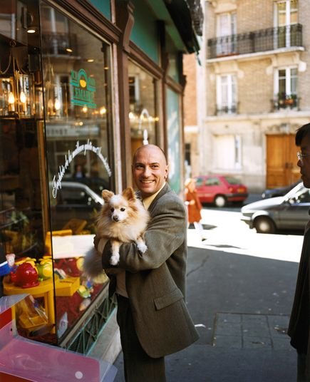 portrait-man-dog-paris-france-kernick_83733_600x450