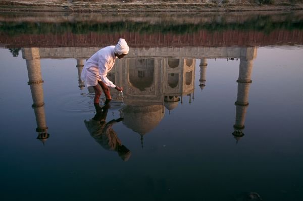 taj-mahal-reflection-mccurry_83741_600x450