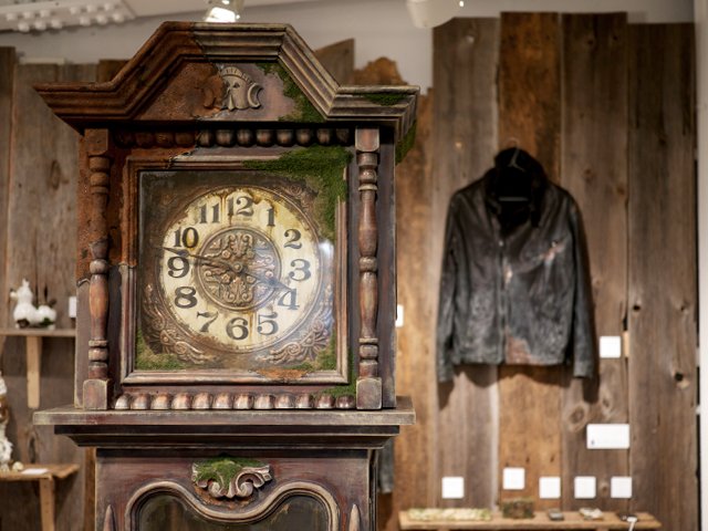 100_Wall_clock