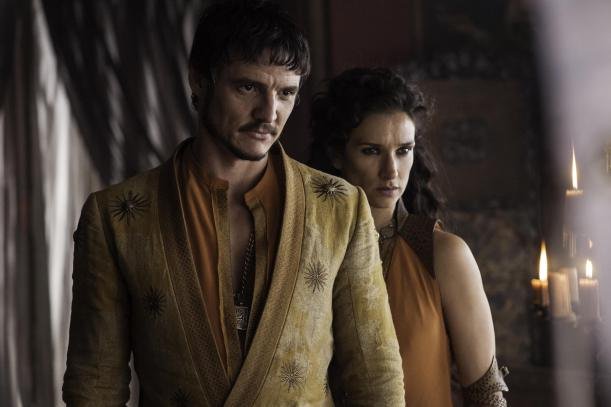 pedro-pascal-as-oberyn-martell-indira-varma-as-ellaria-sand_photo-helen-sloan_hbo