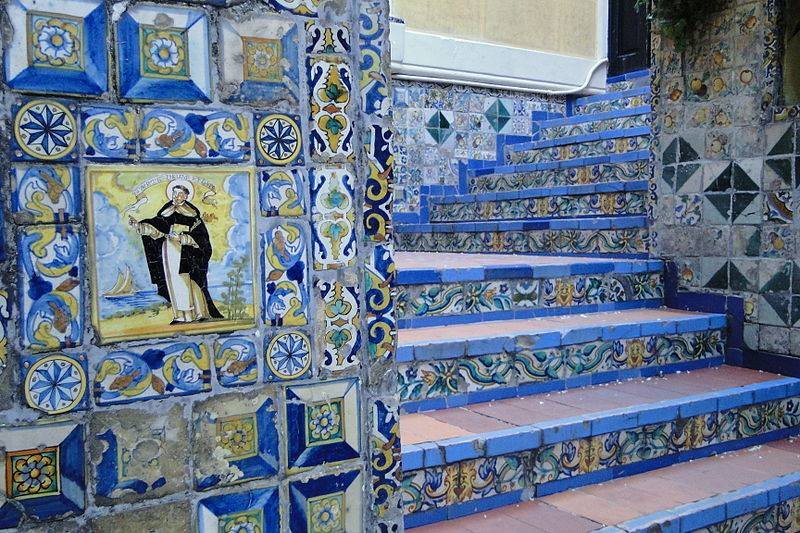 http://upload.wikimedia.org/wikipedia/commons/d/d8/Tilework_and_Stairs_in_Garden_of_Museo_Sorolla_-_Madrid_-_Spain.jpg