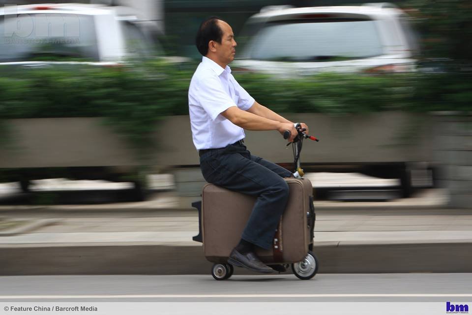 Motomala criada por chinês faz 20 quilometros por hora. Foto - Barcroft (3)